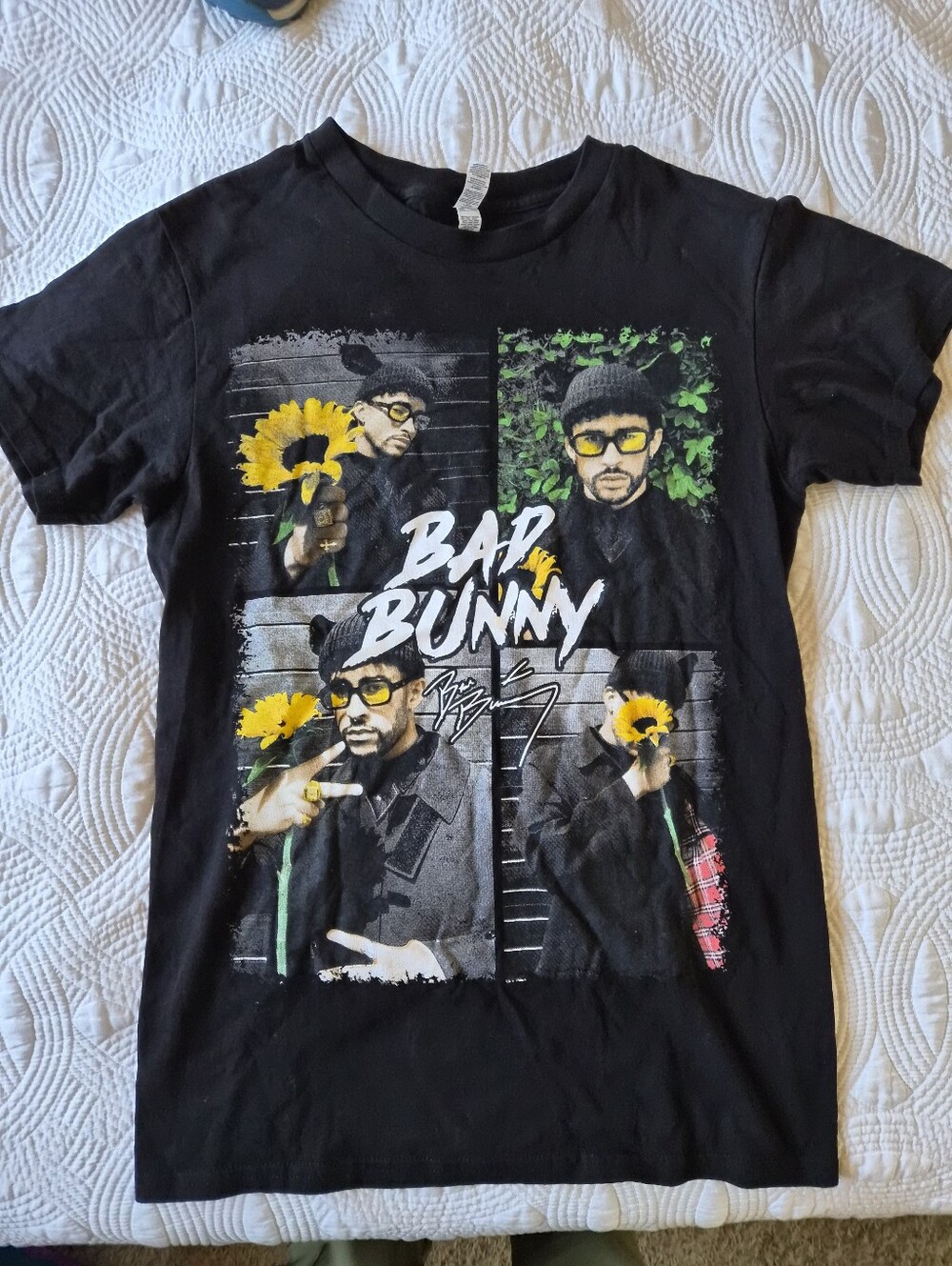 EUC Bad Bunny Sunflower Black Mala‎ Vida Rap Tee Shirt Small 100% Cotton